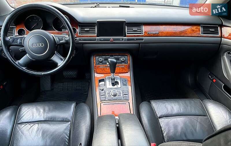 Седан Audi A8 2004 в Шишаки