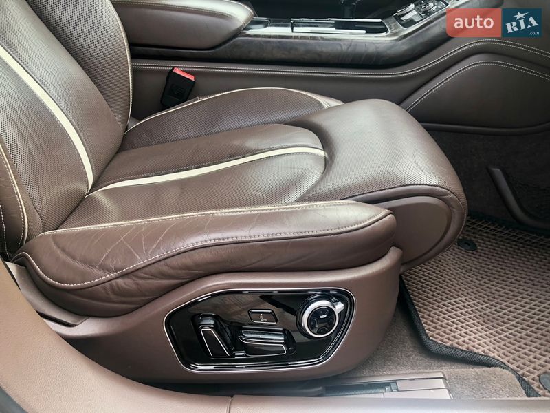Седан Audi A8 2012 в Києві