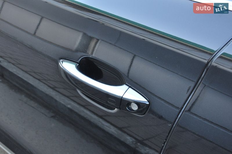 Седан Audi A8 2013 в Львові