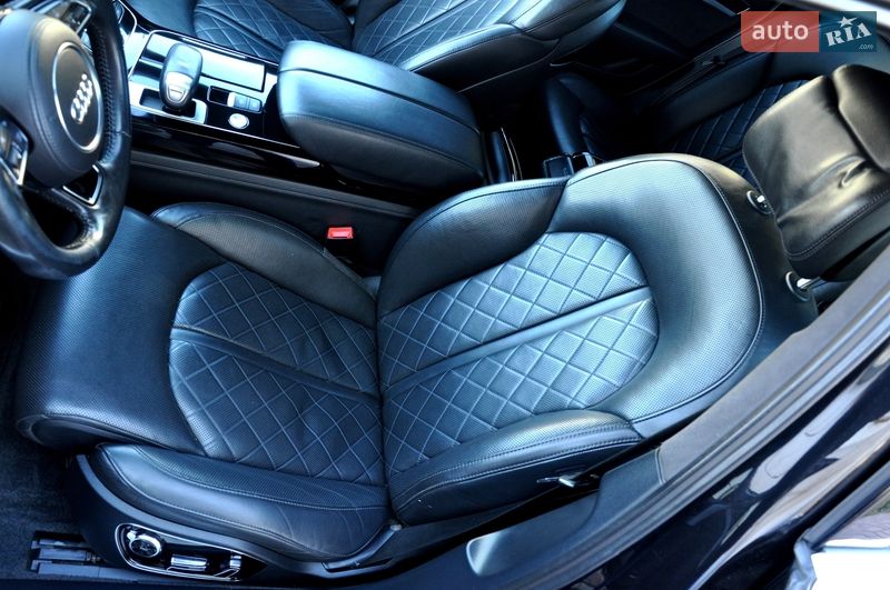 Седан Audi A8 2013 в Львові