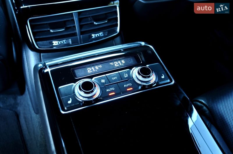 Седан Audi A8 2013 в Львові