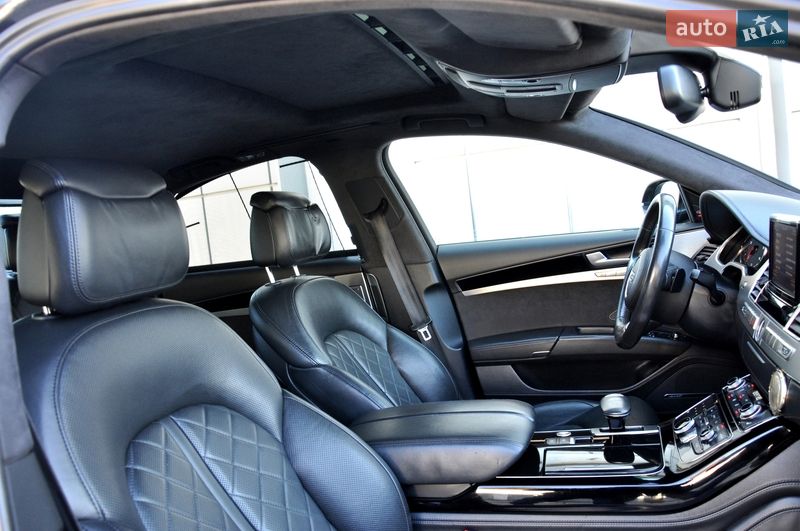 Седан Audi A8 2013 в Львові