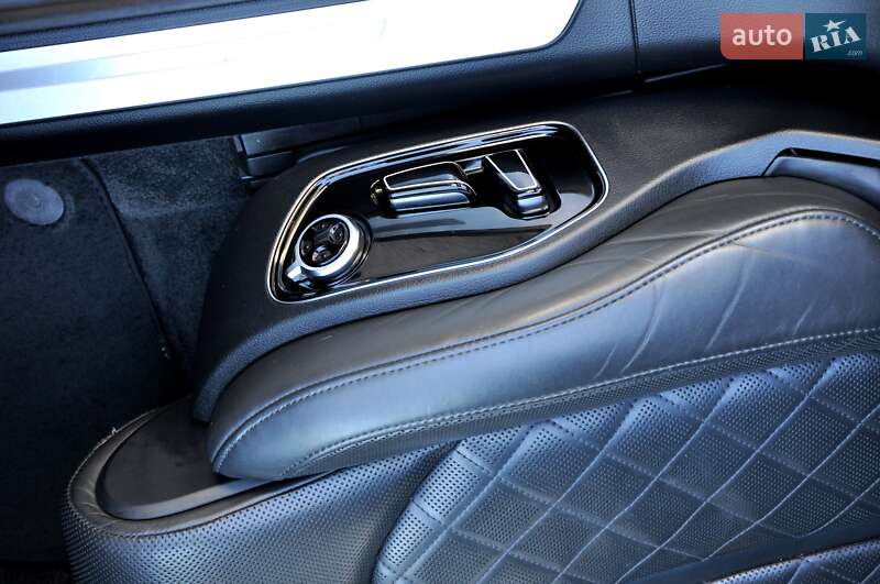 Седан Audi A8 2013 в Львові