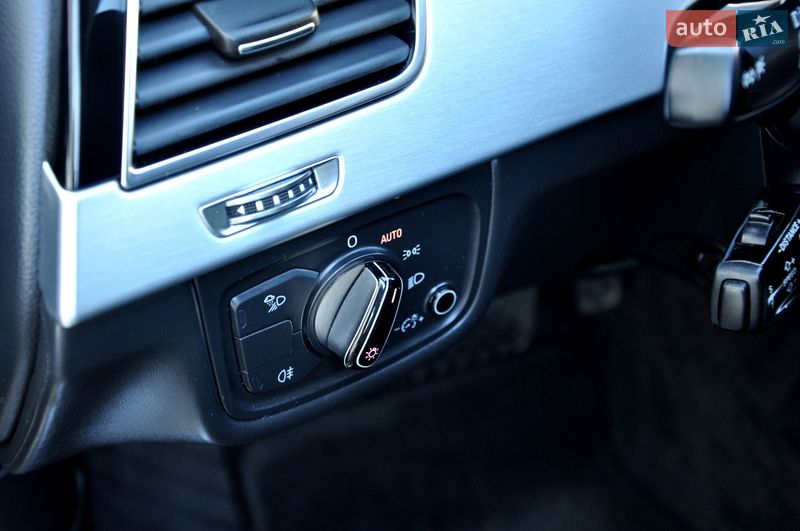 Седан Audi A8 2013 в Львові