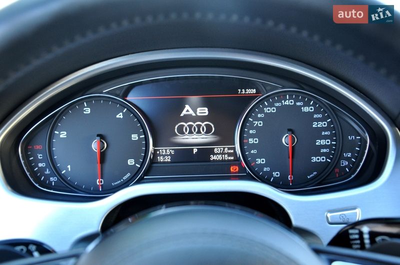 Седан Audi A8 2013 в Львові