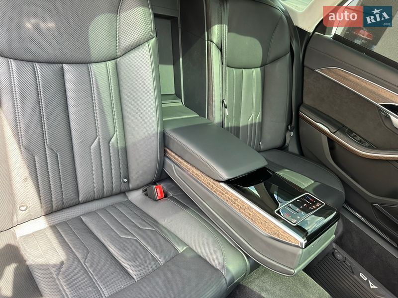 Седан Audi A8 2018 в Житомирі
