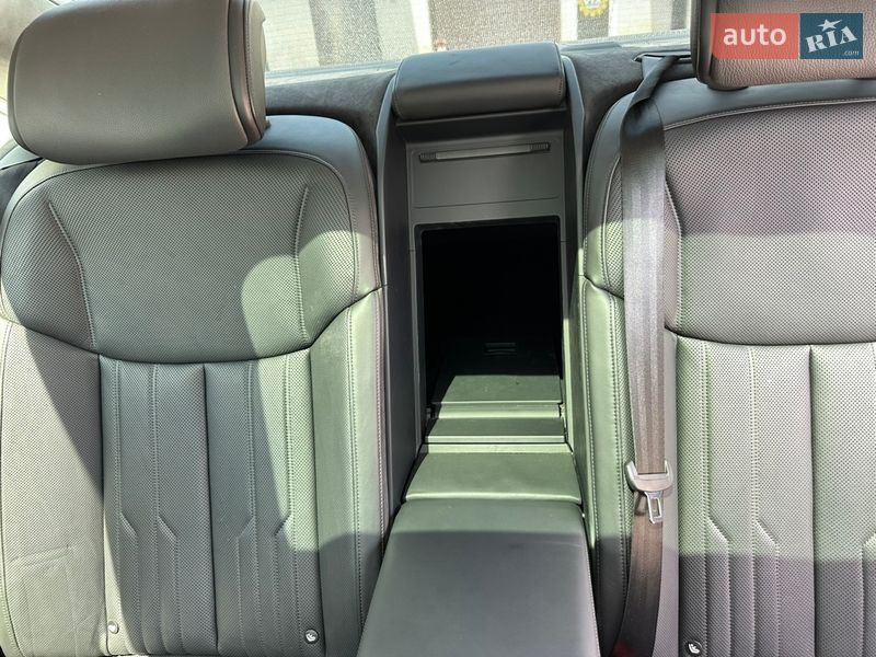 Седан Audi A8 2018 в Житомирі