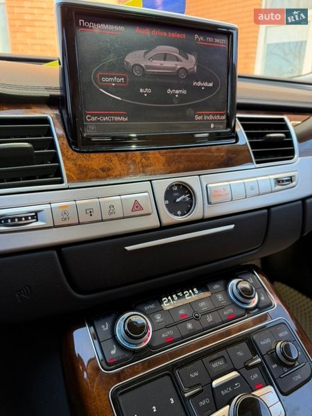 Седан Audi A8 2012 в Одесі