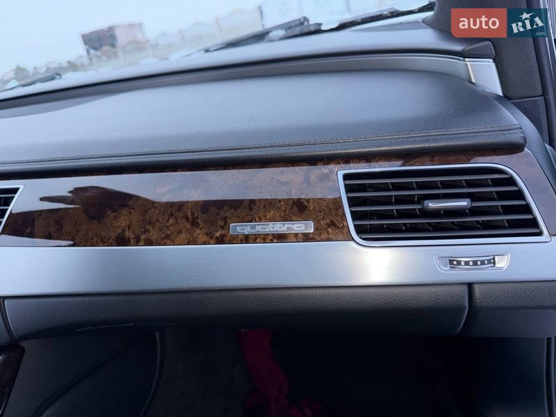 Седан Audi A8 2013 в Луцьку