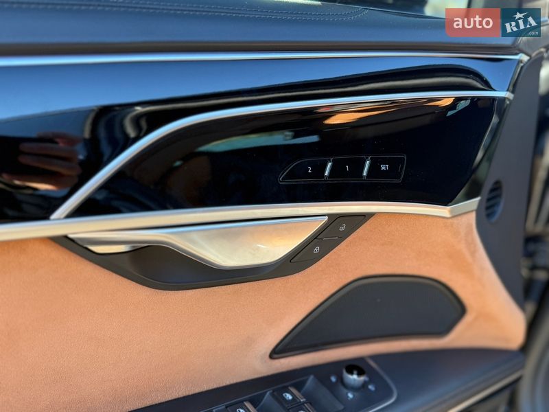 Седан Audi A8 2022 в Киеве