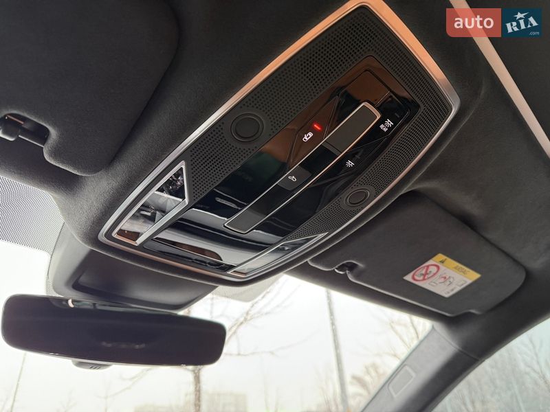 Седан Audi A8 2022 в Киеве