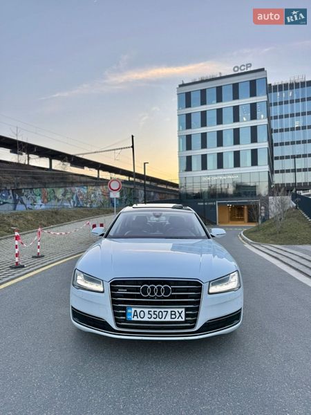 Седан Audi A8 2014 в Ужгороде