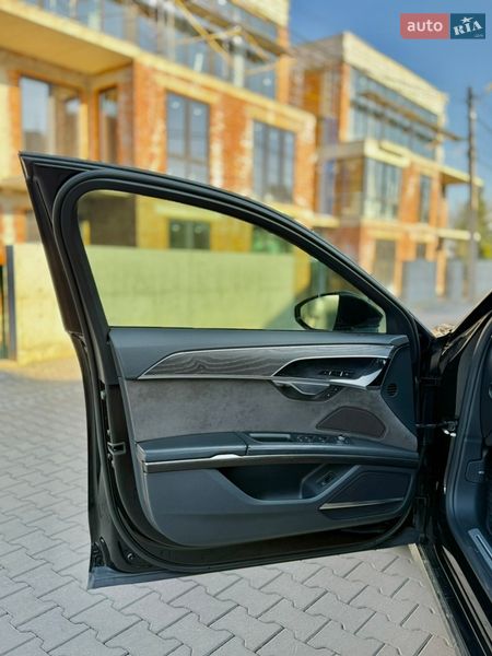 Седан Audi A8 2020 в Чернівцях