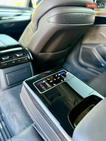 Седан Audi A8 2020 в Чернівцях