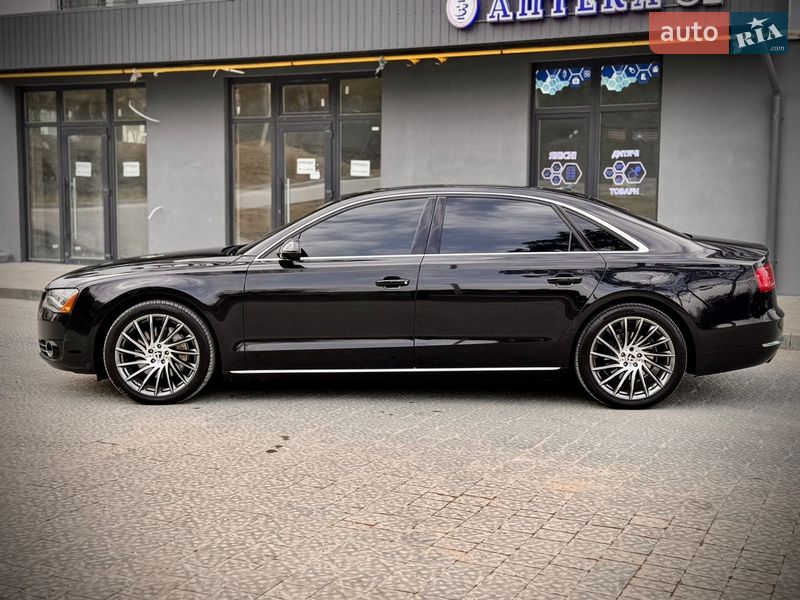 Седан Audi A8 2013 в Львове