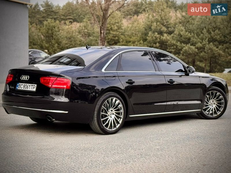 Седан Audi A8 2013 в Львове