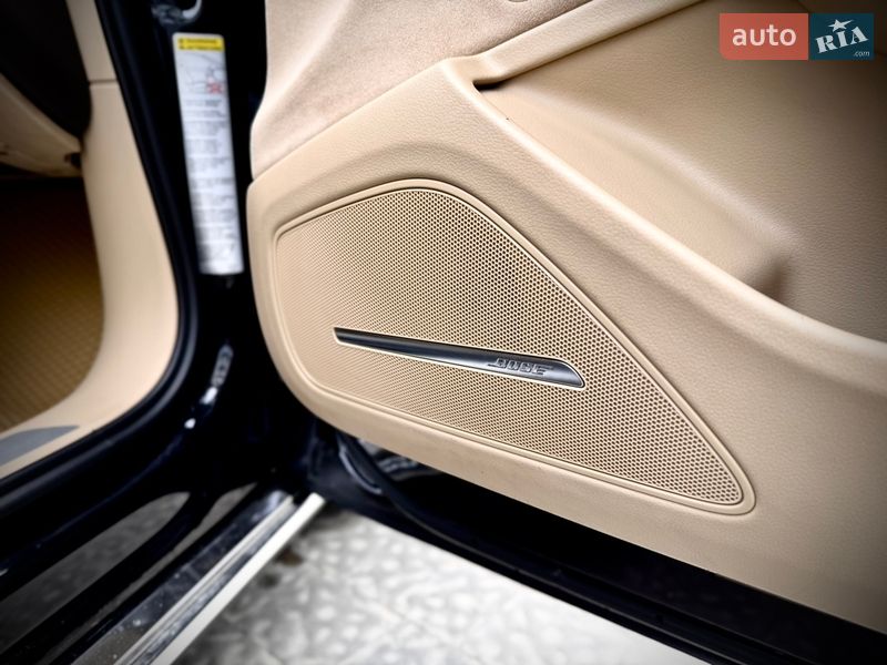 Седан Audi A8 2013 в Львове
