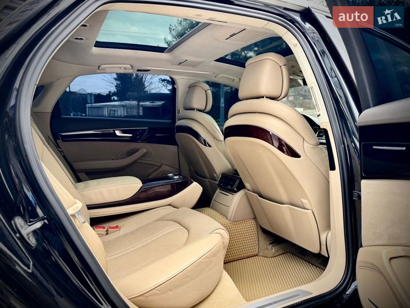 Седан Audi A8 2013 в Львове