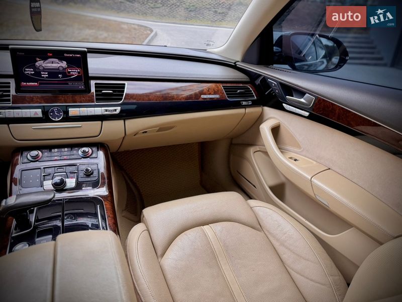 Седан Audi A8 2013 в Львове