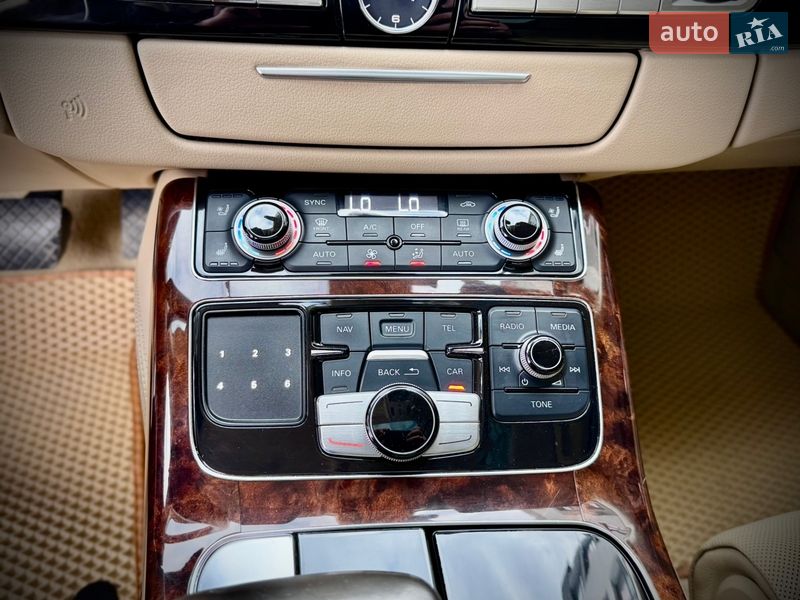 Седан Audi A8 2013 в Львове