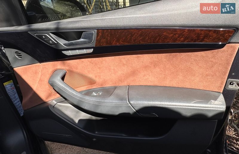 Седан Audi A8 2017 в Первомайске