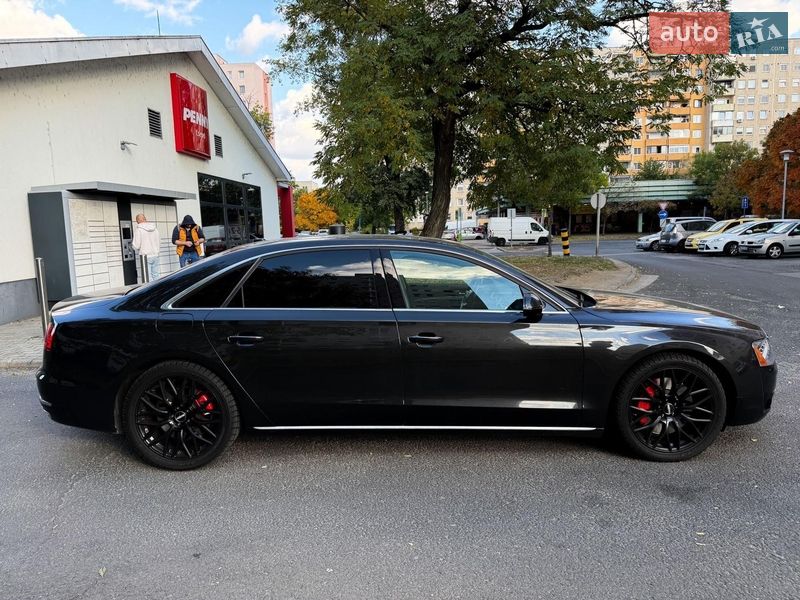 Седан Audi A8 2014 в Береговому