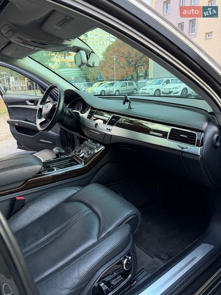 Седан Audi A8 2014 в Береговому