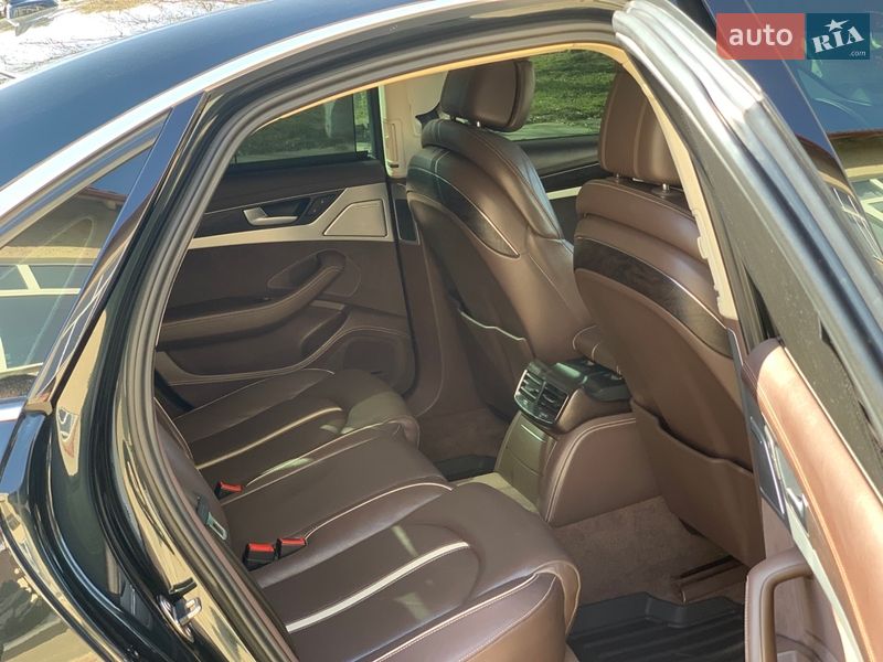 Седан Audi A8 2012 в Черновцах