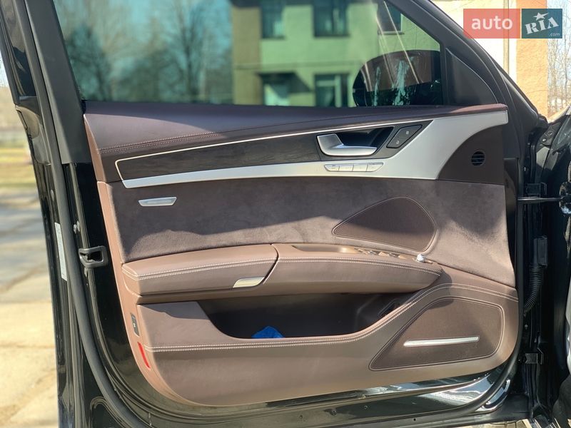 Седан Audi A8 2012 в Черновцах