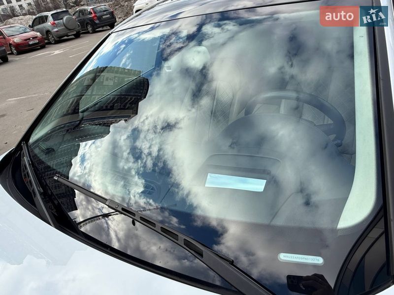 Седан Audi A8 2014 в Києві