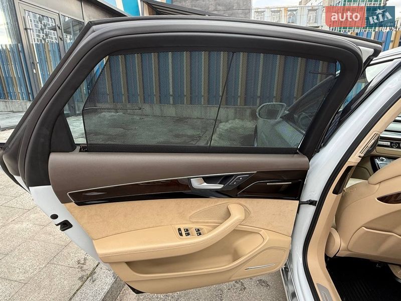 Седан Audi A8 2014 в Києві