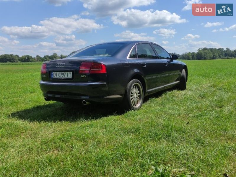 Седан Audi A8 2004 в Зенькове