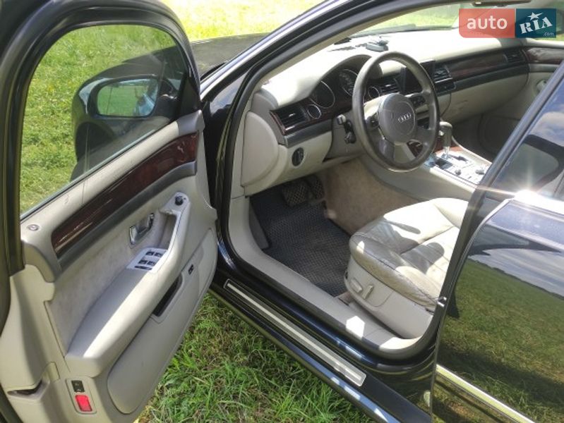 Седан Audi A8 2004 в Зенькове