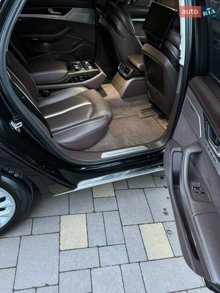 Седан Audi A8 2013 в Львове