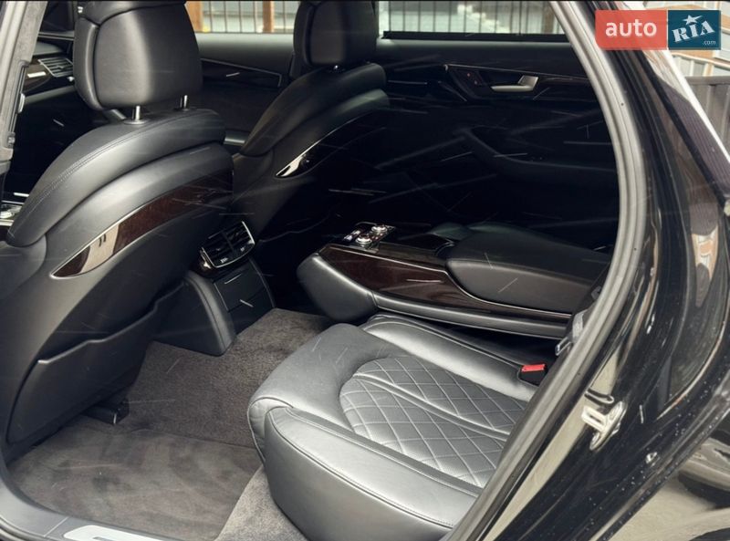 Седан Audi A8 2016 в Києві