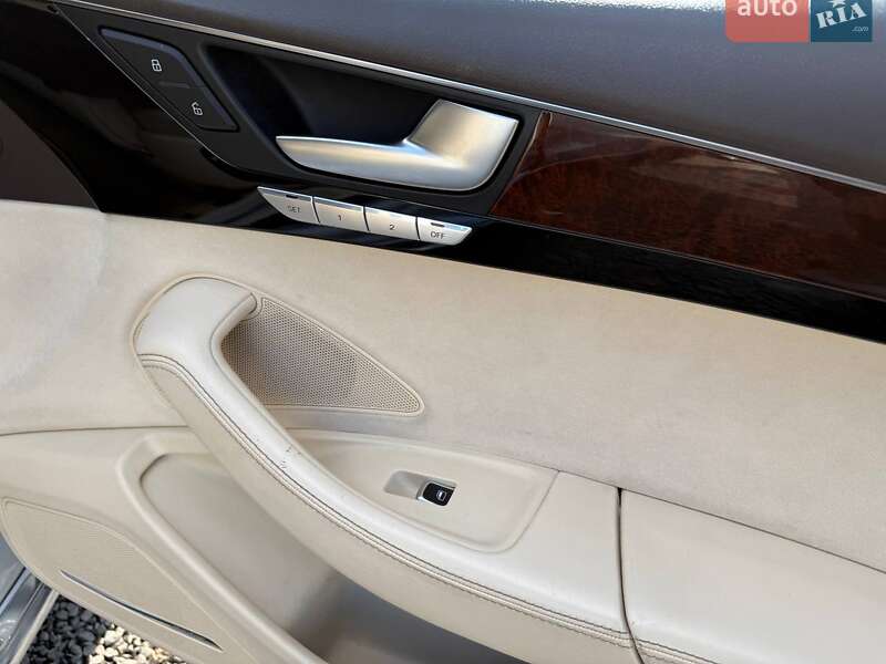 Седан Audi A8 2012 в Хмельницком