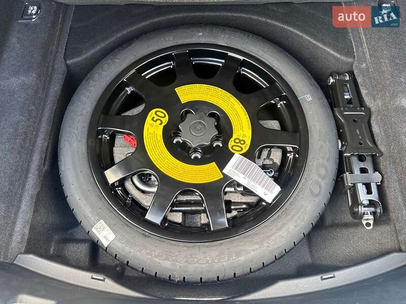 Седан Audi A8 2025 в Києві