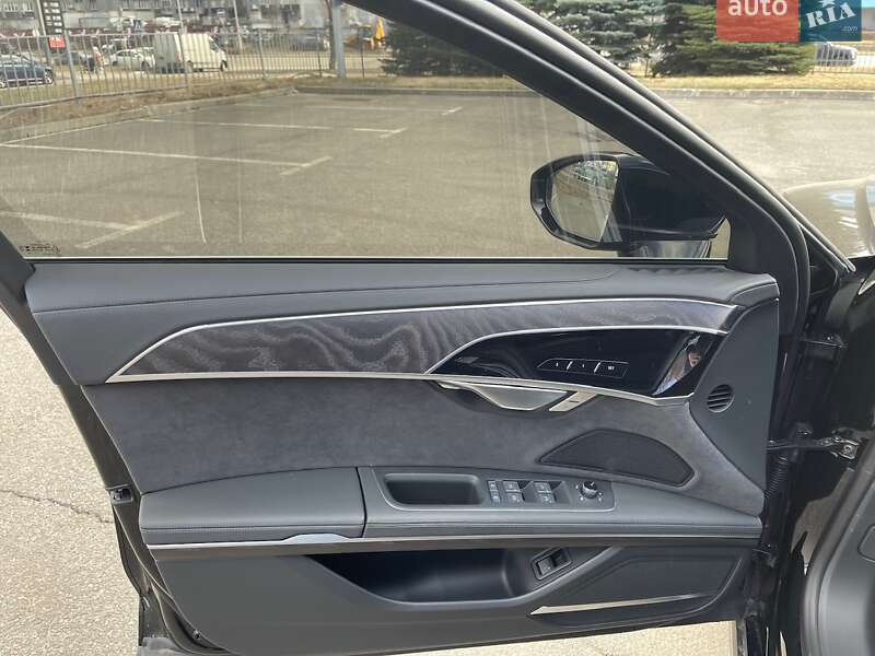 Седан Audi A8 2025 в Києві