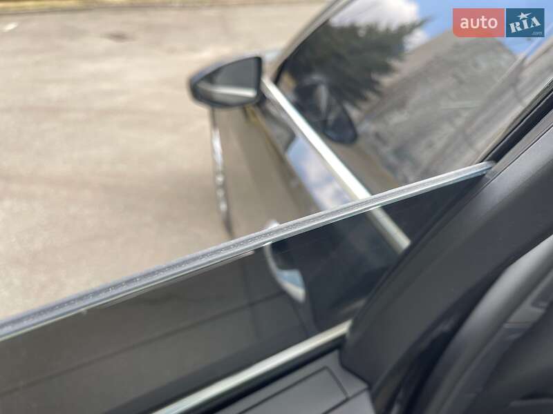 Седан Audi A8 2025 в Києві