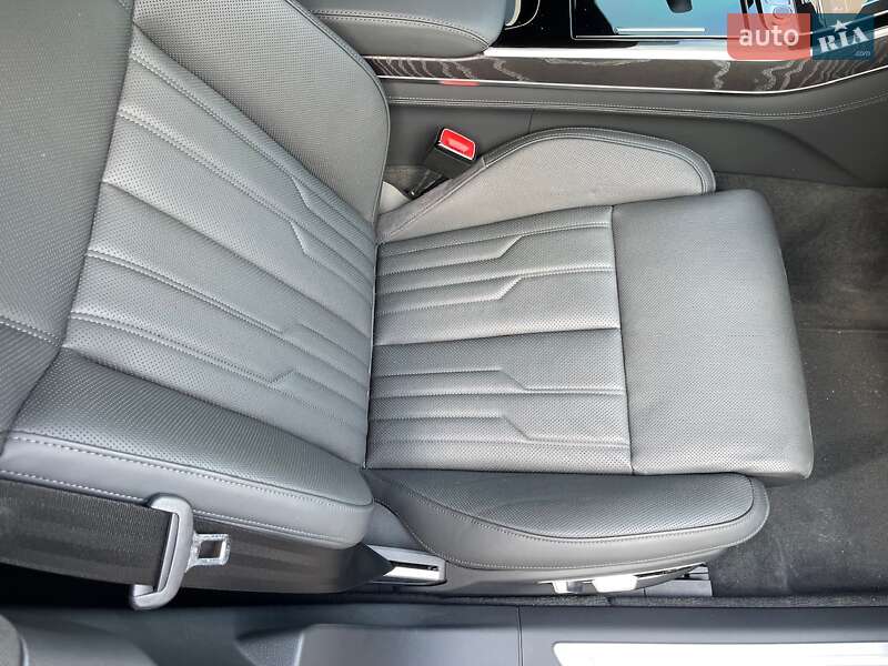 Седан Audi A8 2025 в Києві