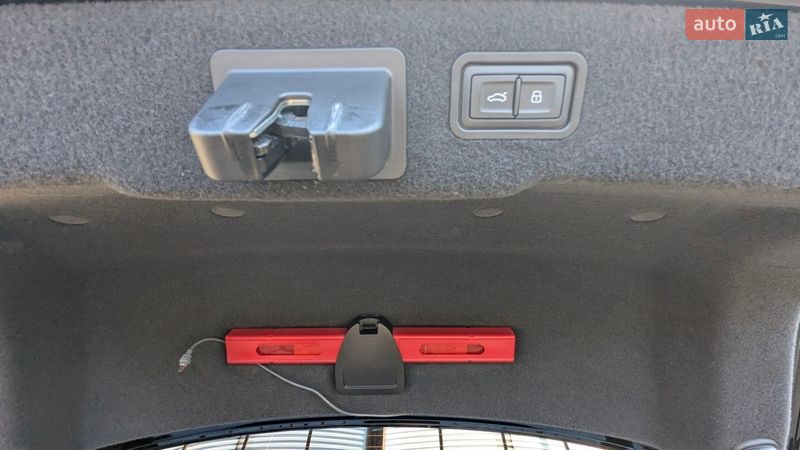 Седан Audi A8 2020 в Ровно