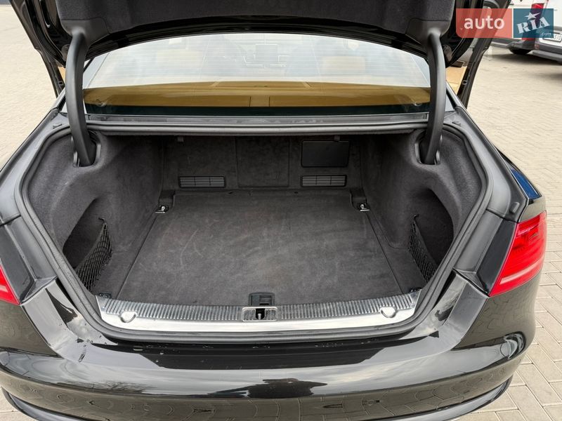 Седан Audi A8 2011 в Рівному