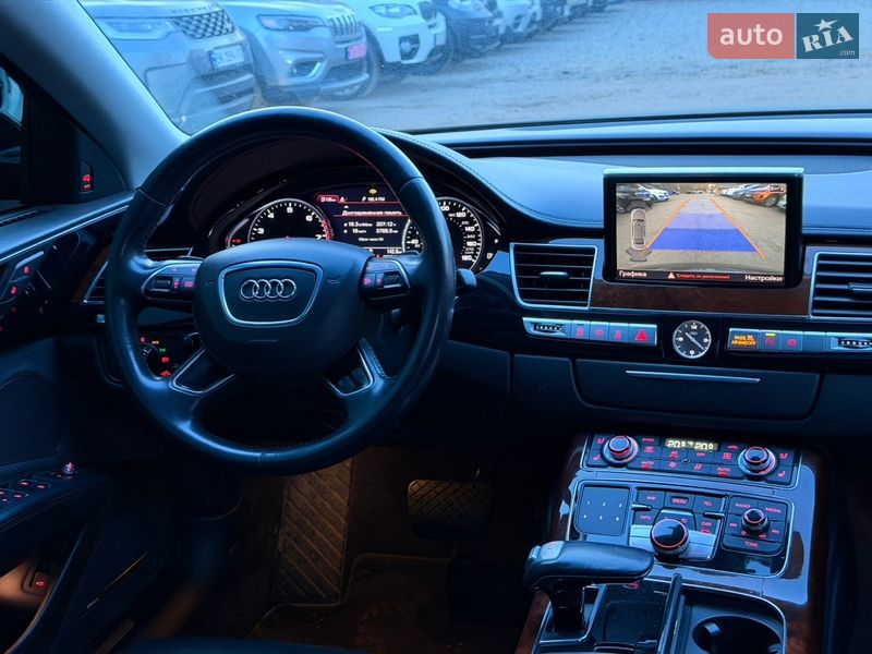Седан Audi A8 2012 в Черновцах