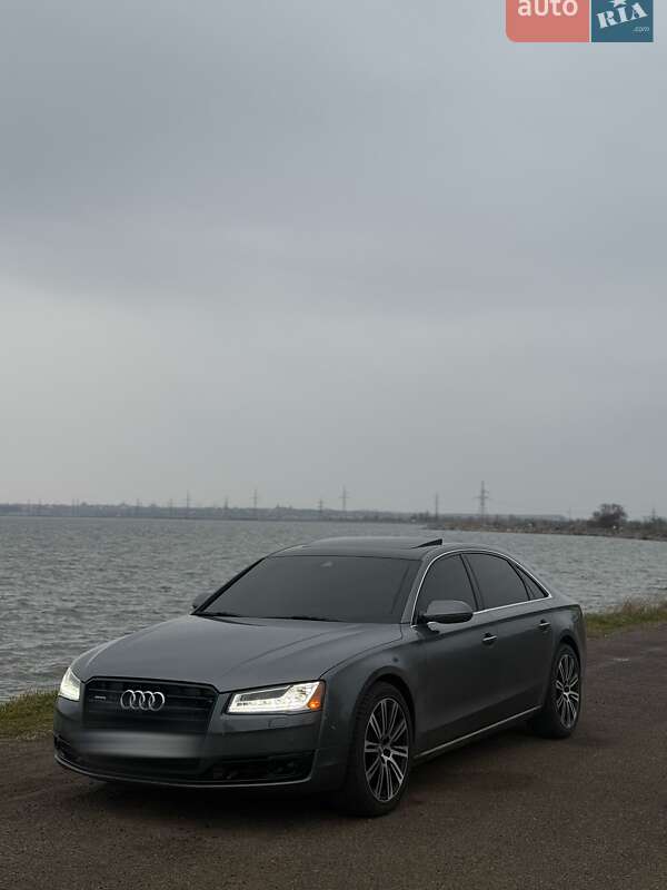 Седан Audi A8 2015 в Одесі