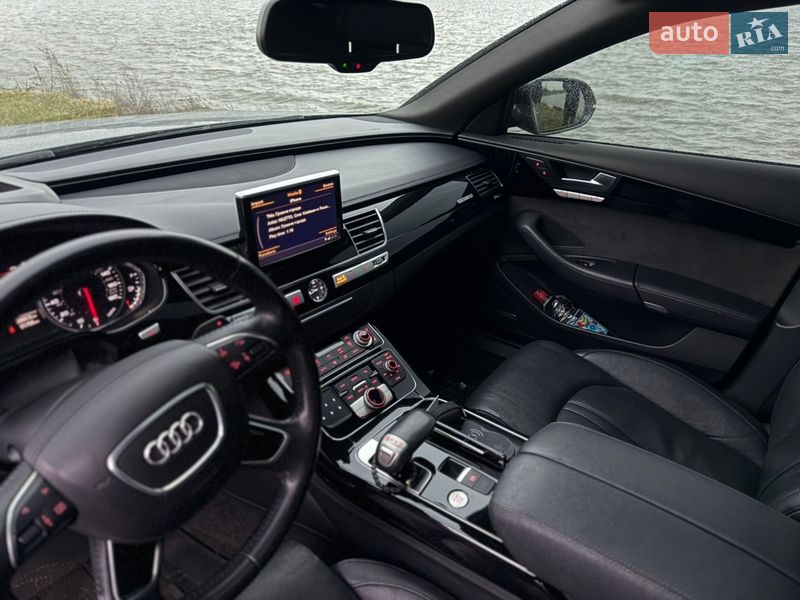 Седан Audi A8 2015 в Одесі