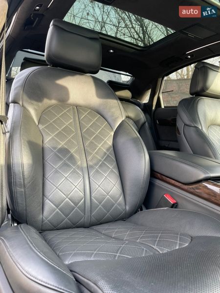 Седан Audi A8 2013 в Кропивницком