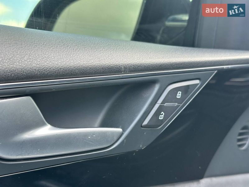 Седан Audi A8 2017 в Львове