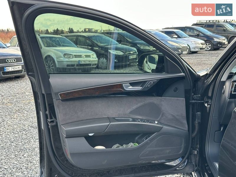 Седан Audi A8 2017 в Львове