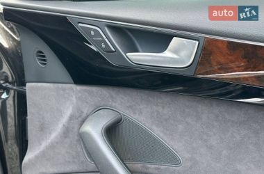 Седан Audi A8 2017 в Львове
