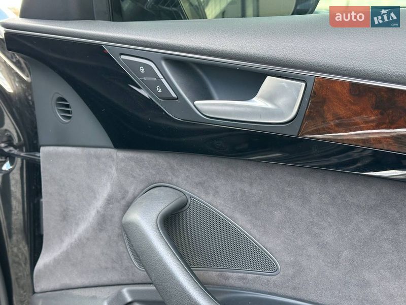 Седан Audi A8 2017 в Львове